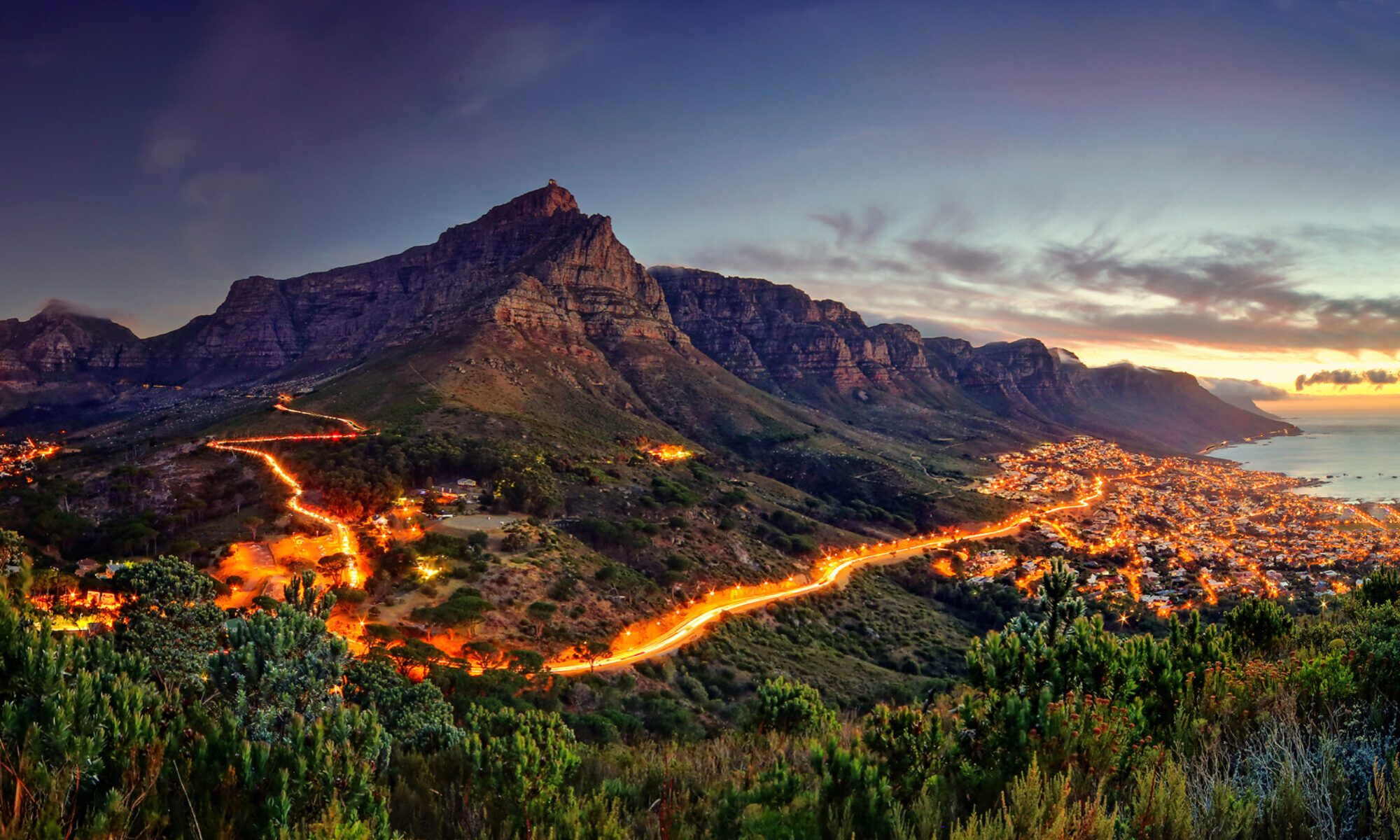 Table Mountain di notte